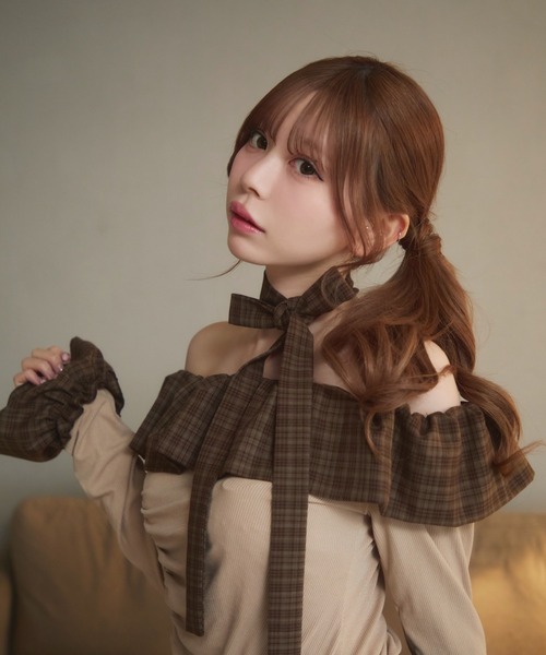 TITTY&CO.（ティティーアンドコー）の「チェックフリルオフショルダートップス（Tシャツ/カットソー・レディース・ベージュ/アイボリー/ブラック/グレー・FREE）」の17枚目の写真