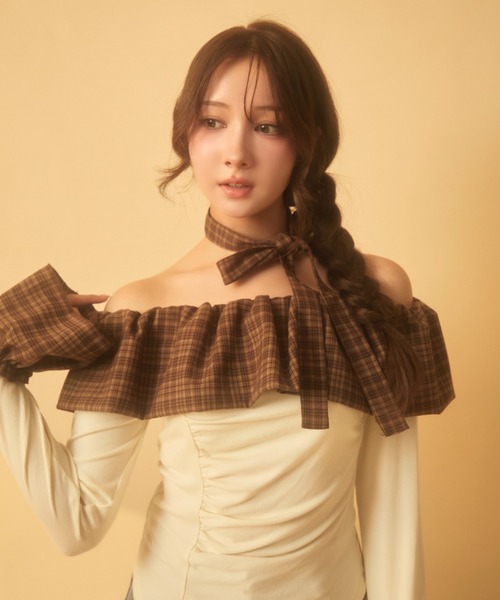 TITTY&CO.（ティティーアンドコー）の「チェックフリルオフショルダートップス（Tシャツ/カットソー・レディース・ベージュ/アイボリー/ブラック/グレー・FREE）」の15枚目の写真