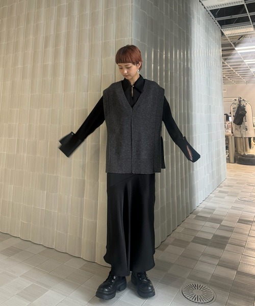 Ameri（アメリ）の「KNIT VEST SET SATIN DRESS（ドレス）」 - WEAR