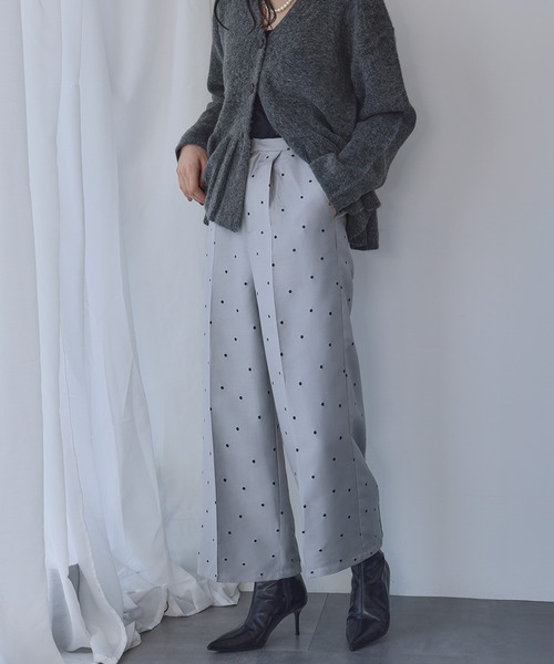 ELFRANK(エルフランク)の「ドットジャガード ストレート セミワイドパンツ【洗える】(スラックス・レディース・グレー系/ブラック系・S/L/M)」の6枚目の写真
