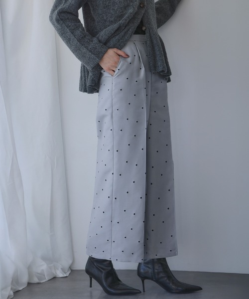 ELFRANK(エルフランク)の「ドットジャガード ストレート セミワイドパンツ【洗える】(スラックス・レディース・グレー系/ブラック系・S/L/M)」の8枚目の写真