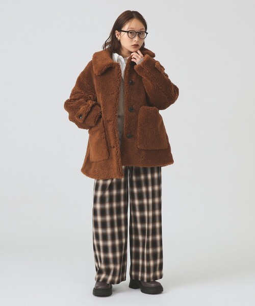 Ray BEAMS（レイビームス）の「ボア ビッグ ポケット ハーフ コート（その他アウター・レディース・ダークブラウン/オフホワイト・0/1）」の7枚目の写真