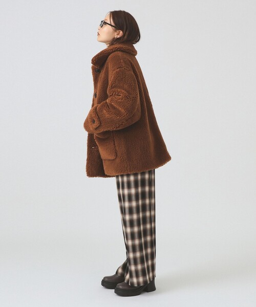 Ray BEAMS（レイビームス）の「ボア ビッグ ポケット ハーフ コート（その他アウター・レディース・ダークブラウン/オフホワイト・0/1）」の8枚目の写真