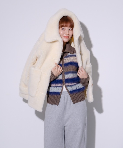 Ray BEAMS(レイビームス)の「ボア ビッグ ポケット ハーフ コート(その他アウター・レディース・ダークブラウン/オフホワイト・0/1)」の3枚目の写真