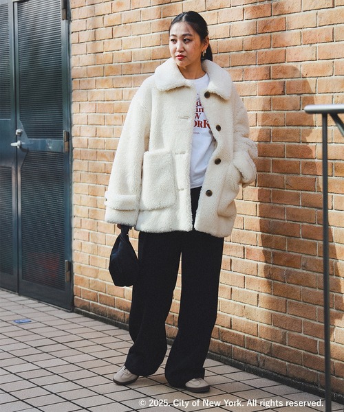 Ray BEAMS(レイビームス)の「ボア ビッグ ポケット ハーフ コート(その他アウター・レディース・ダークブラウン/オフホワイト・0/1)」の4枚目の写真