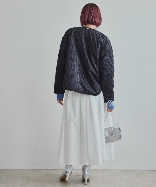 LHELBIE(レルビエ)の「ライトパファージャケット(ノーカラージャケット・レディース・カーキ/ブラック/オフホワイト・M)」の7枚目の写真