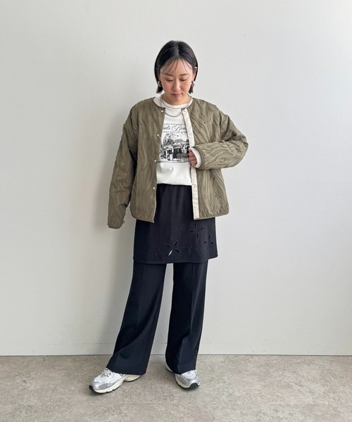 LHELBIE(レルビエ)の「ライトパファージャケット(ノーカラージャケット・レディース・カーキ/ブラック/オフホワイト・M)」の15枚目の写真