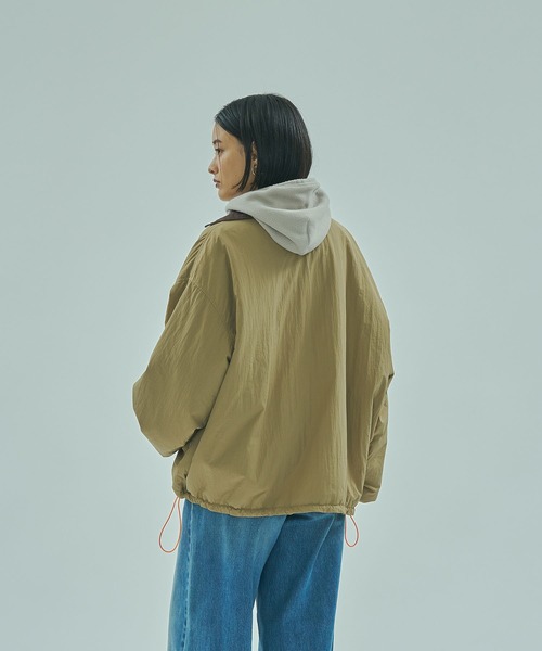 UMBRO(アンブロ)の「(UMBRO × ROSE BUD)NYLON PUFFER JACKET(その他アウター・レディース・ベージュ/バーガンディー・ONE SIZE)」の4枚目の写真