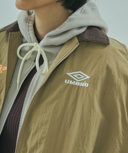 UMBRO(アンブロ)の「(UMBRO × ROSE BUD)NYLON PUFFER JACKET(その他アウター・レディース・ベージュ/バーガンディー・ONE SIZE)」の8枚目の写真