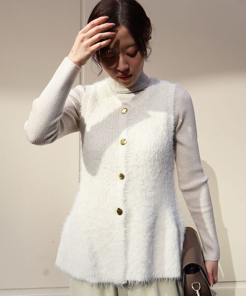 le.coeur blanc（ルクールブラン）の「《WEB限定アイテム》フェザーヤーンラメニットベスト（ベスト・レディース・サックスブルー/オレンジ/ブラック/アイボリー・38）」の20枚目の写真