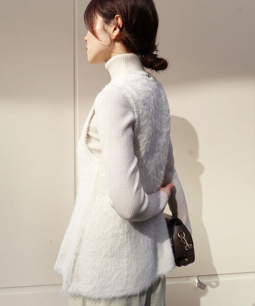 le.coeur blanc（ルクールブラン）の「《WEB限定アイテム》フェザーヤーンラメニットベスト（ベスト・レディース・サックスブルー/オレンジ/ブラック/アイボリー・38）」の18枚目の写真