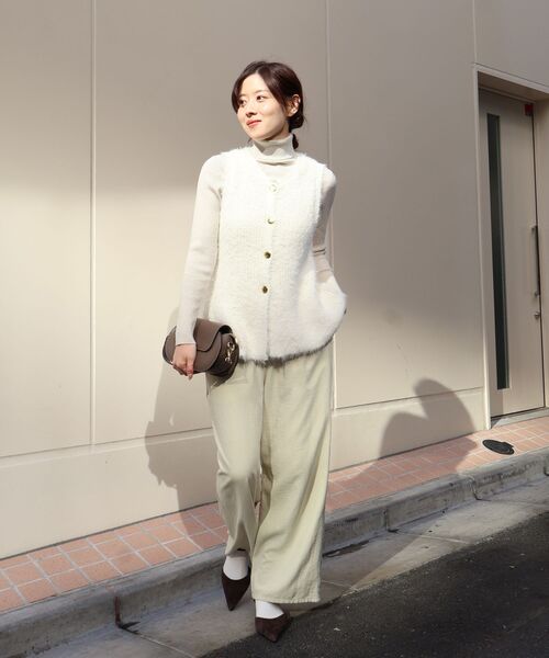 le.coeur blanc（ルクールブラン）の「《WEB限定アイテム》フェザーヤーンラメニットベスト（ベスト・レディース・サックスブルー/オレンジ/ブラック/アイボリー・38）」の15枚目の写真