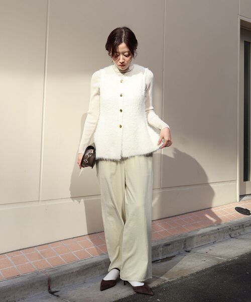 le.coeur blanc（ルクールブラン）の「《WEB限定アイテム》フェザーヤーンラメニットベスト（ベスト・レディース・サックスブルー/オレンジ/ブラック/アイボリー・38）」の14枚目の写真