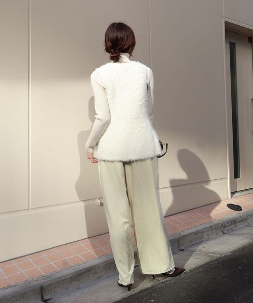 le.coeur blanc（ルクールブラン）の「《WEB限定アイテム》フェザーヤーンラメニットベスト（ベスト・レディース・サックスブルー/オレンジ/ブラック/アイボリー・38）」の13枚目の写真