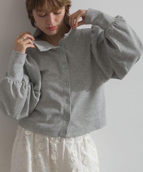 enhaut(アンオート)の「天竺編みスウェッティ パフスリーブ クロップド丈 カーディガン(Tシャツ/カットソー・レディース・ブラック/杢グレー/ブルー/ブラウン/レッド・FREE)」の3枚目の写真