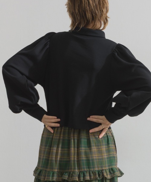 enhaut(アンオート)の「天竺編みスウェッティ パフスリーブ クロップド丈 カーディガン(Tシャツ/カットソー・レディース・ブラック/杢グレー/ブルー/ブラウン/レッド・FREE)」の9枚目の写真