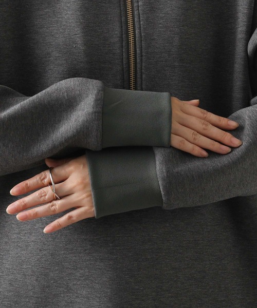 Gready Brilliant（グレディブリリアン）の「ハーフジップカットワンピ（ワンピース・レディース・トップグレー/キャメル・38）」の8枚目の写真