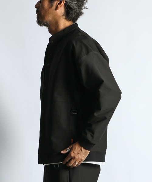 The DUFFER of ST.GEORGE（ザダファーオブセントジョージ）の「[360° THE CIRCLE STRETCH] BY WONDER SHAPE：セットアップ 軽量 ショートブルゾン（ブルゾン・メンズ・ブラック・MEDIUM/SMALL/X-LARGE/LARGE）」の4枚目の写真