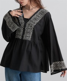 Soiunique（スワユニーク）の「Ｖネック刺しゅうデザイン長袖ブラウス　［Soiunique］（シャツ/ブラウス）」