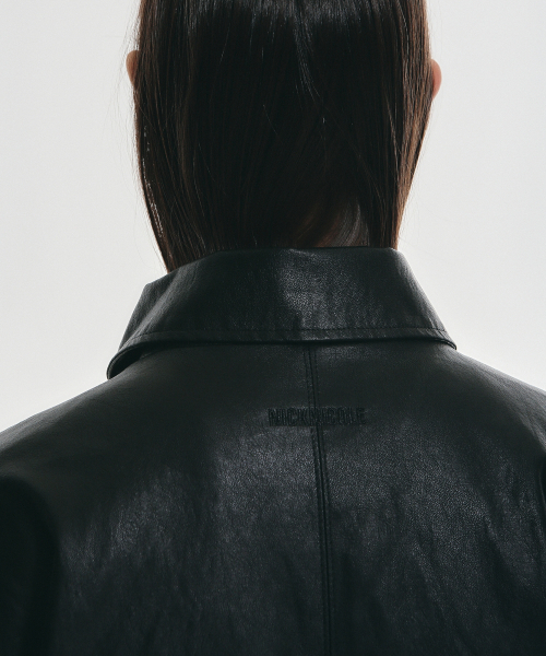 NICK&NICOLE（ニックアンドニコール）の「HIDDEN BUTTON MIDI LEATHER JACKET_BLACK（ライダースジャケット・レディース・その他・FREE）」の3枚目の写真