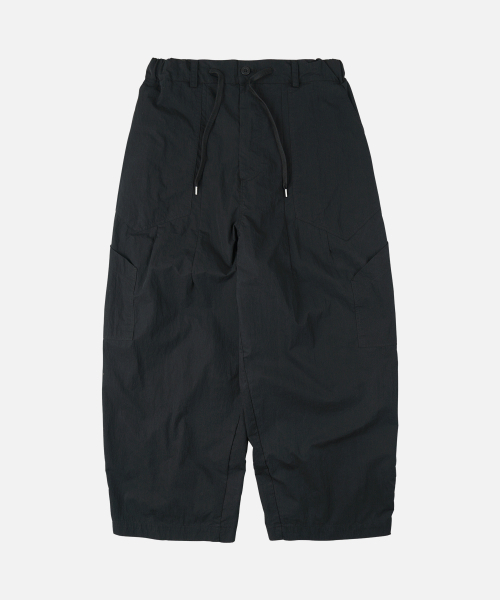 FRIZMWORKS(フリズムワークス)の「FOLD FATIGUE WIDE PANTS _ BLACK(その他パンツ・メンズ・その他・SMALL/MEDIUM/LARGE/X-LARGE)」の1枚目の写真