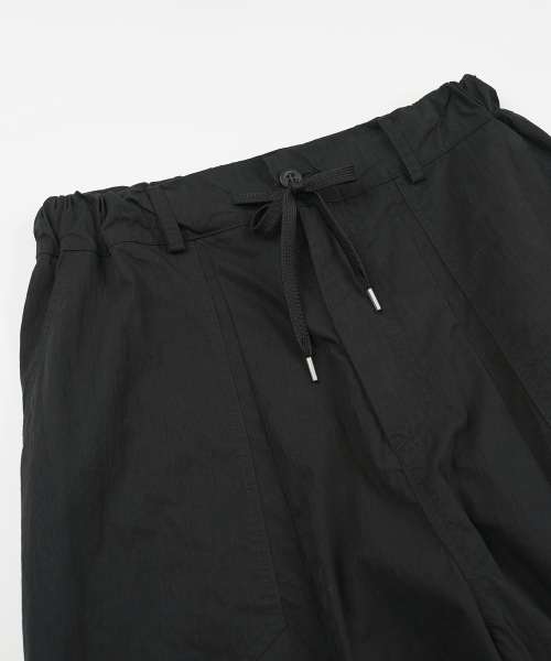 FRIZMWORKS(フリズムワークス)の「FOLD FATIGUE WIDE PANTS _ BLACK(その他パンツ・メンズ・その他・SMALL/MEDIUM/LARGE/X-LARGE)」の3枚目の写真