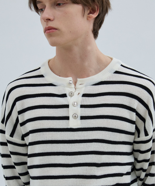 NODU（ノードユー）の「ボタンポイントストライプヘンリーネックラウンドニットTシャツ[アイボリー]（Tシャツ/カットソー・メンズ・その他・MEDIUM/LARGE）」の4枚目の写真