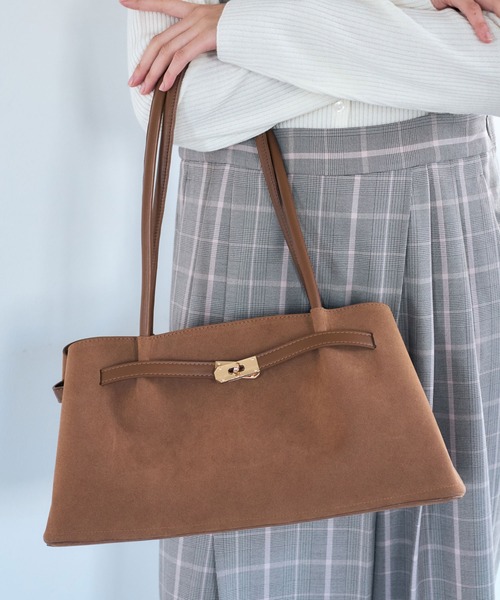 Elura(エルーラ)の「ワイドリュクスベルトトート(ハンドバッグ・レディース・ブラック/キャメル・FREE)」の2枚目の写真