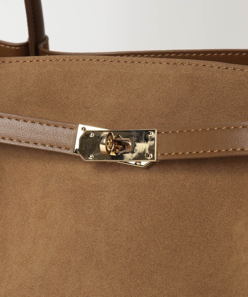 Elura(エルーラ)の「ワイドリュクスベルトトート(ハンドバッグ・レディース・ブラック/キャメル・FREE)」の9枚目の写真