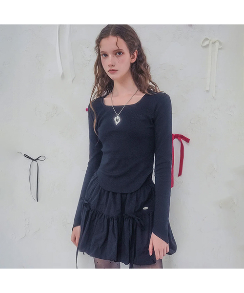 Vivacious(ビバシャス)の「Ligne Belle Top_2Colors(Tシャツ/カットソー・レディース・ホワイト/ブラック・SMALL/MEDIUM)」の1枚目の写真
