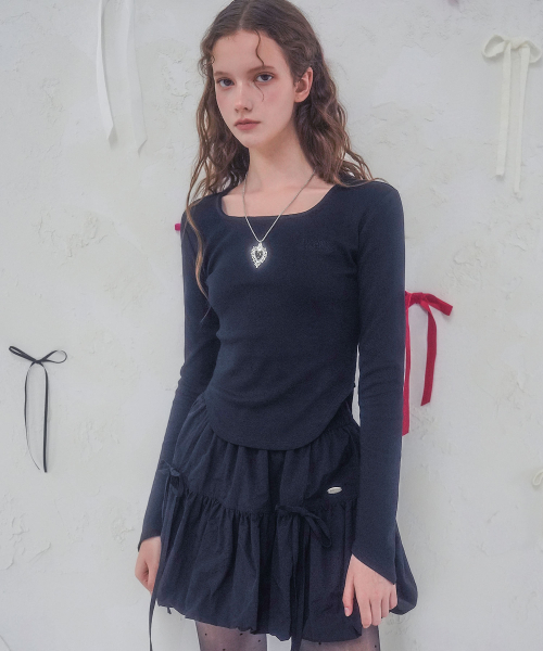 Vivacious(ビバシャス)の「Ligne Belle Top_2Colors(Tシャツ/カットソー・レディース・ホワイト/ブラック・SMALL/MEDIUM)」の4枚目の写真