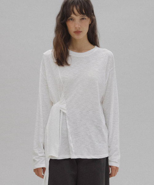 ANDNEEDS(アンドニーズ)の「Draping long sleeve tee (white)(Tシャツ/カットソー・レディース・その他・FREE)」の1枚目の写真