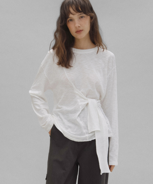 ANDNEEDS(アンドニーズ)の「Draping long sleeve tee (white)(Tシャツ/カットソー・レディース・その他・FREE)」の2枚目の写真