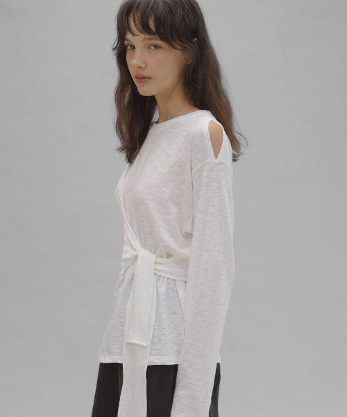 ANDNEEDS(アンドニーズ)の「Draping long sleeve tee (white)(Tシャツ/カットソー・レディース・その他・FREE)」の3枚目の写真