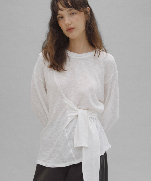 ANDNEEDS(アンドニーズ)の「Draping long sleeve tee (white)(Tシャツ/カットソー・レディース・その他・FREE)」の4枚目の写真