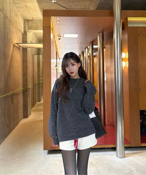 MICANE(ミケーネ)の「ウィンターウールオーバーサイズニット(ニット/セーター・レディース・クリーム/チャコール・MEDIUM/LARGE/SMALL)」の17枚目の写真