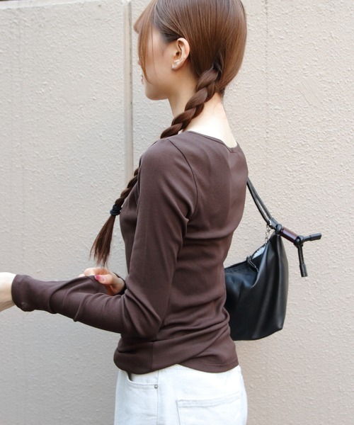 THE SHINZONE(ザ シンゾーン)の「THE SHINZONE/シンゾーン シアーリブロングスリーブTEE SHEER RIB LONG SLEEVE TEE 26SMSCU07(Tシャツ/カットソー・レディース・ネイビー/ブラウン/ブラック・FREE)」の14枚目の写真
