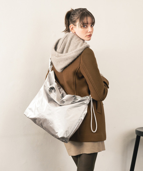 LeSportsac(レスポートサック)の「GH DAILY TOTE フロストシルバーシャイン(トートバッグ・レディース・シルバー・FREE)」の5枚目の写真