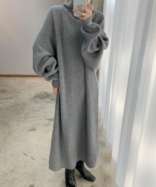 AMELY(エミリー)の「タートルネック ニットロングワンピース(ワンピース・レディース・ブラウン/グレー/ベージュ・フリー)」の1枚目の写真