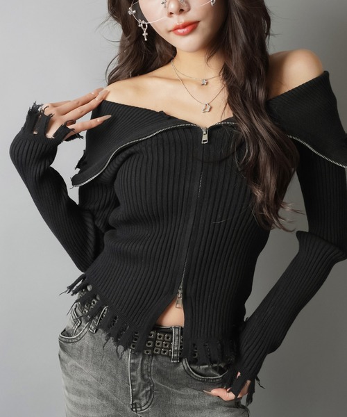 SPINNS(スピンズ)の「ダメージオフショルジップニット(ニット/セーター・レディース・ブラウン/ブラック/グレー・ONESIZE)」の2枚目の写真