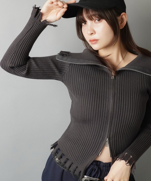 SPINNS(スピンズ)の「ダメージオフショルジップニット(ニット/セーター・レディース・ブラウン/ブラック/グレー・ONESIZE)」の13枚目の写真
