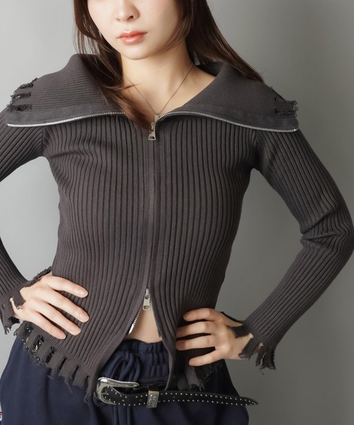 SPINNS(スピンズ)の「ダメージオフショルジップニット(ニット/セーター・レディース・ブラウン/ブラック/グレー・ONESIZE)」の12枚目の写真
