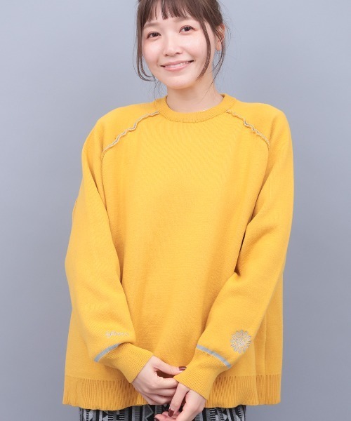 チチカカ（チチカカ）の「サンフェイスエンブロイダリー スウェットライクニットプルオーバー（ニット/セーター・レディース・ブラック/マスタード/ライトブルー・FREE）」の3枚目の写真