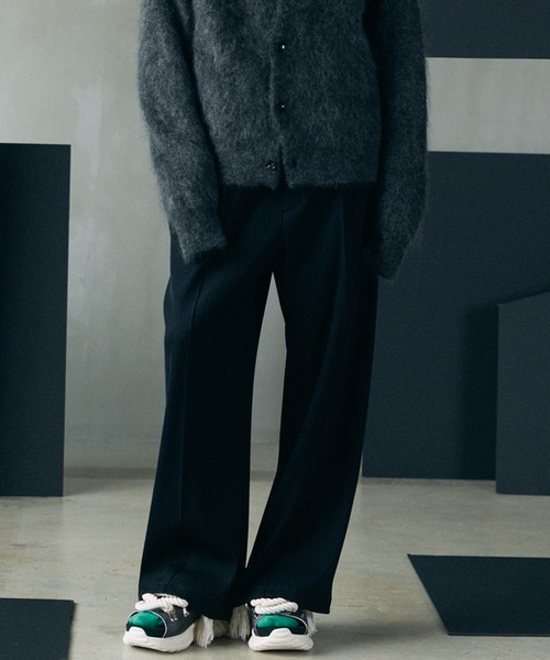 MAISON SPECIAL(メゾンスペシャル)の「《UNISEX》Omega Rib Pin Tuck Prime-Wide Pants/オメガリブピンタックプライムワイドパンツ【MAISON SPECIAL/メゾンスペシャル】■セットアップ対応■(スラックス・メンズ・グレー/チャコールグレー/ブラック・0/1/2)」の2枚目の写真