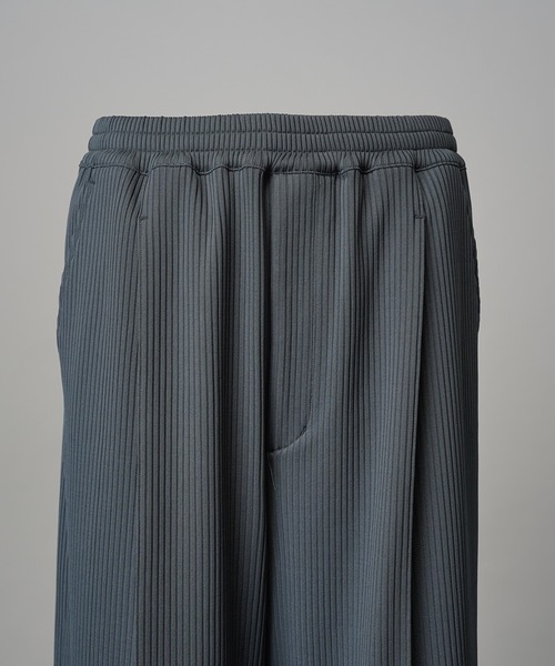 MAISON SPECIAL(メゾンスペシャル)の「《UNISEX》Omega Rib Pin Tuck Prime-Wide Pants/オメガリブピンタックプライムワイドパンツ【MAISON SPECIAL/メゾンスペシャル】■セットアップ対応■(スラックス・メンズ・グレー/チャコールグレー/ブラック・0/1/2)」の9枚目の写真