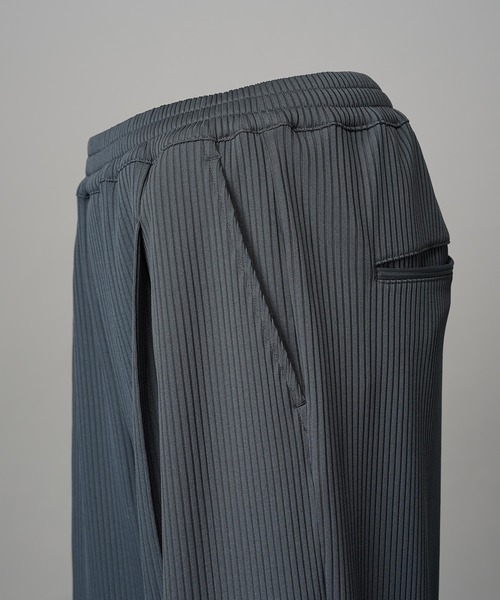 MAISON SPECIAL(メゾンスペシャル)の「《UNISEX》Omega Rib Pin Tuck Prime-Wide Pants/オメガリブピンタックプライムワイドパンツ【MAISON SPECIAL/メゾンスペシャル】■セットアップ対応■(スラックス・メンズ・グレー/チャコールグレー/ブラック・0/1/2)」の10枚目の写真