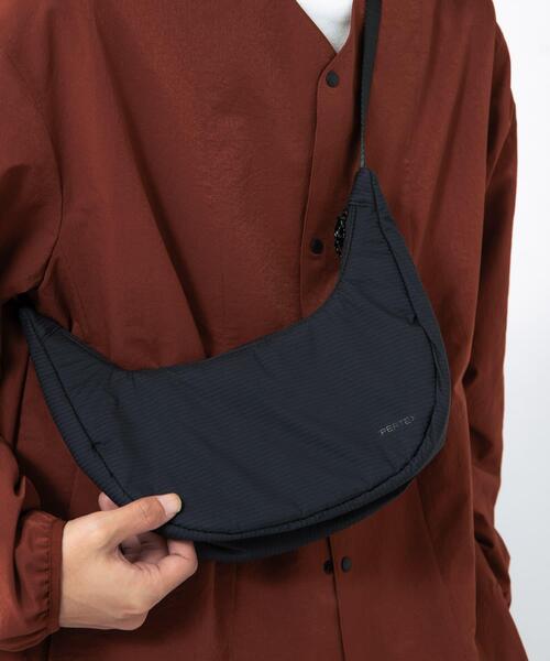 EKAL(エカル)の「Pertex バナナショルダーバック(ショルダーバッグ・メンズ・グレー/ブラック・ONE)」の19枚目の写真