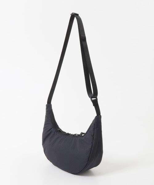 EKAL(エカル)の「Pertex バナナショルダーバック(ショルダーバッグ・メンズ・グレー/ブラック・ONE)」の3枚目の写真