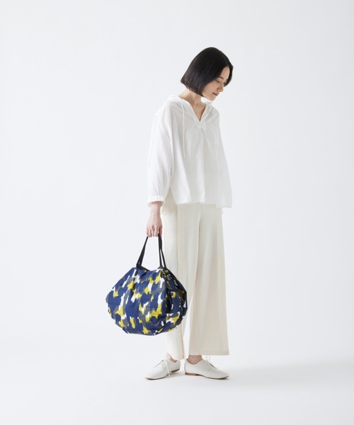 Shupatto(シュパット)の「マーナ(marna) Shupatto コンパクトバッグ M 一気にたためる エコバッグ(エコバッグ/サブバッグ・レディース・ベージュ×ブラック/ネイビー/ブルーグレー/グレー×ピンク・M)」の1枚目の写真