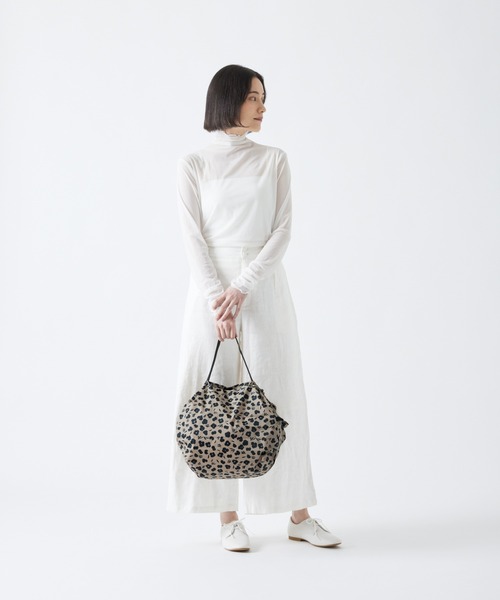 Shupatto(シュパット)の「マーナ(marna) Shupatto コンパクトバッグ M 一気にたためる エコバッグ(エコバッグ/サブバッグ・レディース・ベージュ×ブラック/ネイビー/ブルーグレー/グレー×ピンク・M)」の4枚目の写真